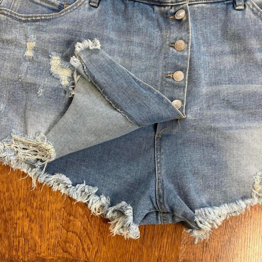 Madden NYC Blue Distressed Denim Shorts Butterfly Button Front Flap Size 21 - Picture 3 of 8